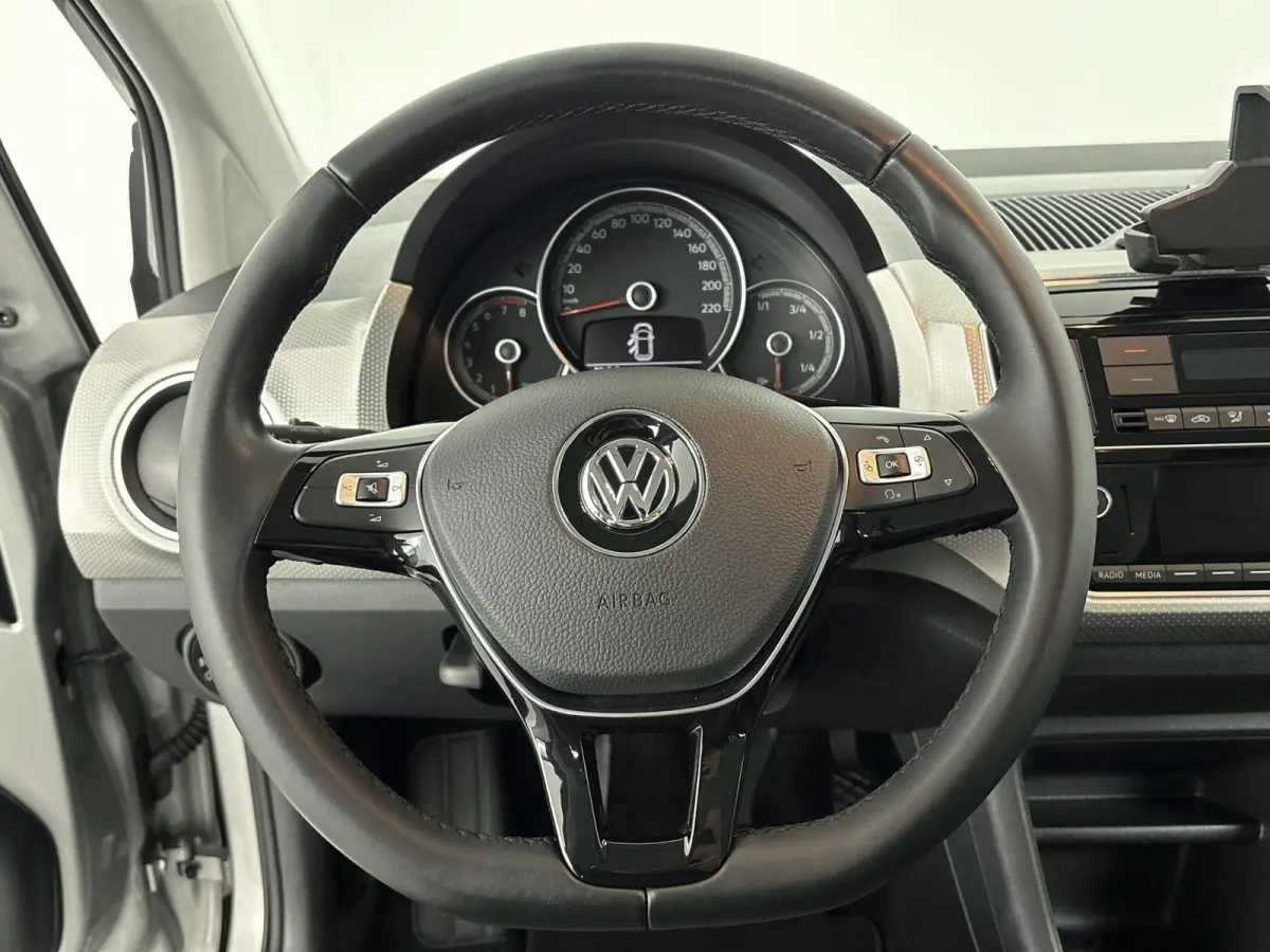 Up! 1.0 TSI BMT high up! | 90 PK | 5-deurs | Origineel Nederlands Voertuig | Lederen bekleding | Stoelverwarming | Cruise Control | Airco