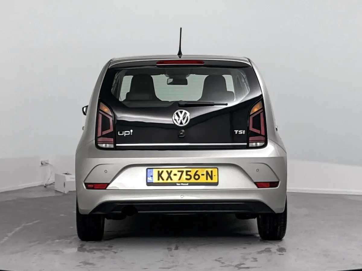 Up! 1.0 TSI BMT high up! | 90 PK | 5-deurs | Origineel Nederlands Voertuig | Lederen bekleding | Stoelverwarming | Cruise Control | Airco