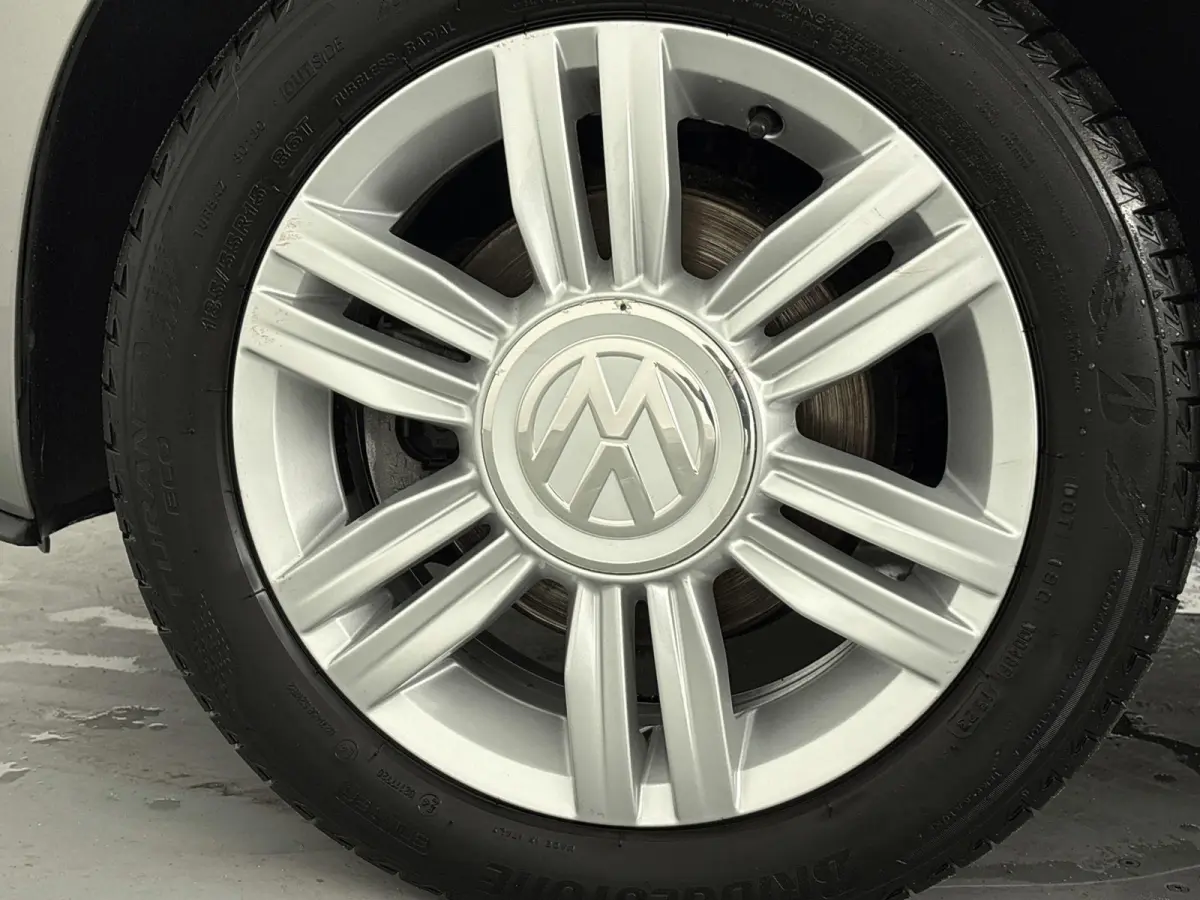 Up! 1.0 TSI BMT high up! | 90 PK | 5-deurs | Origineel Nederlands Voertuig | Lederen bekleding | Stoelverwarming | Cruise Control | Airco