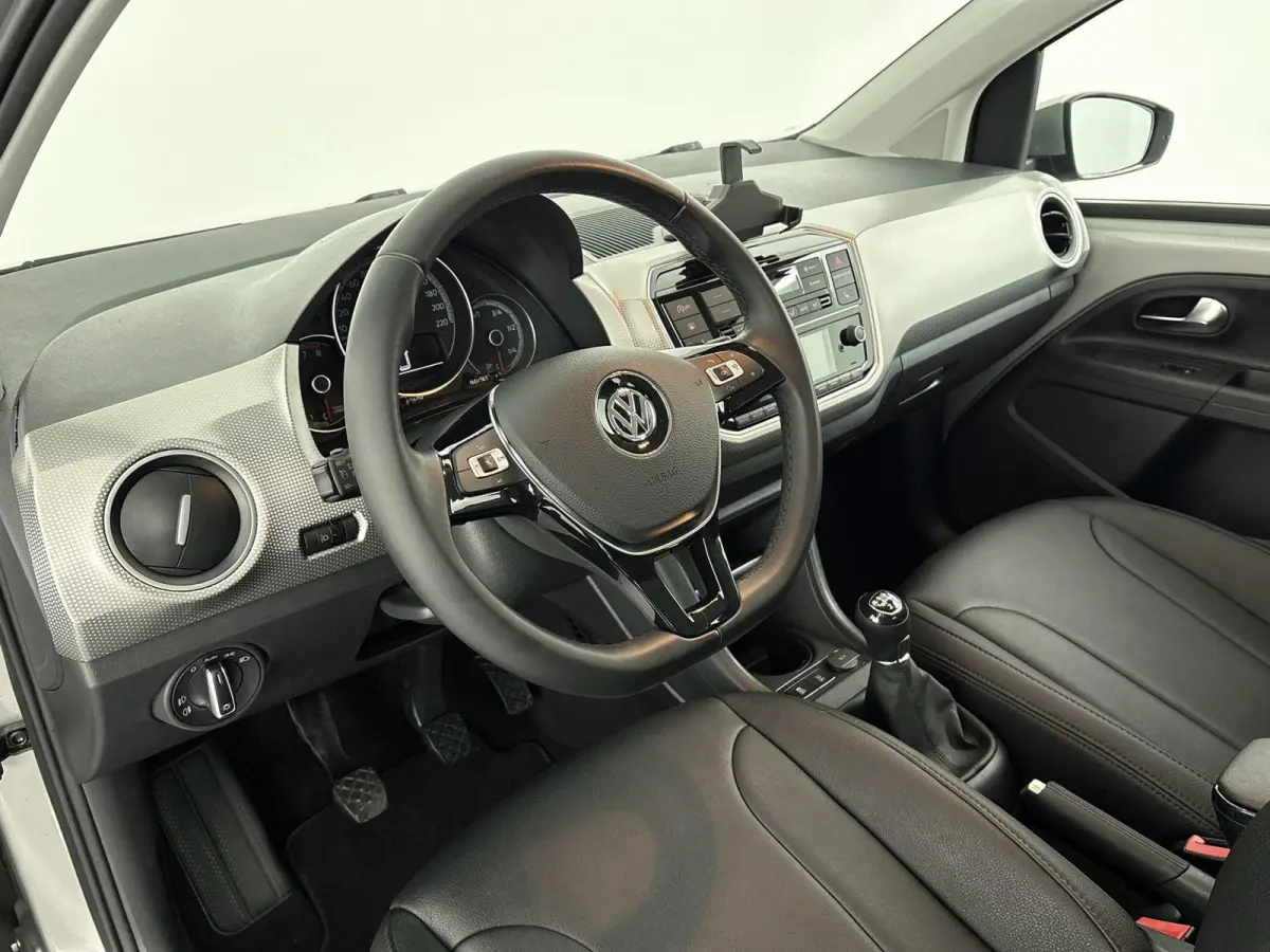 Up! 1.0 TSI BMT high up! | 90 PK | 5-deurs | Origineel Nederlands Voertuig | Lederen bekleding | Stoelverwarming | Cruise Control | Airco