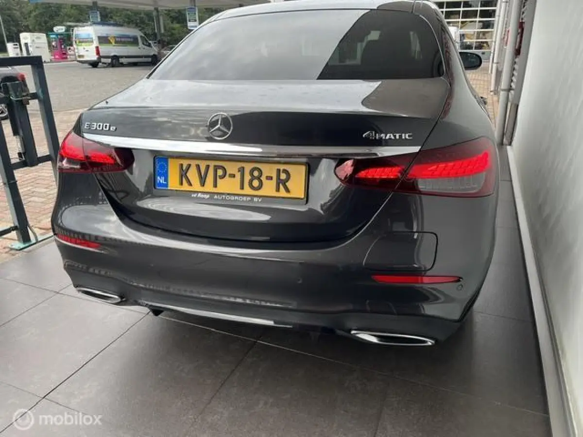 300 e 4MATIC AMG Line AMBIENTE DUBBEL SCHUIF BURMEISTER ELE TREKHAAK ETC SOH 96%