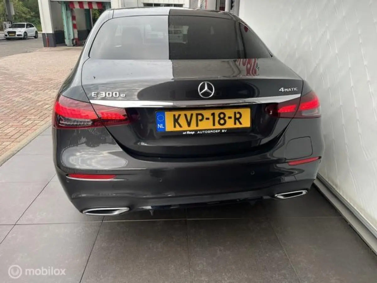 300 e 4MATIC AMG Line AMBIENTE DUBBEL SCHUIF BURMEISTER ELE TREKHAAK ETC SOH 96%