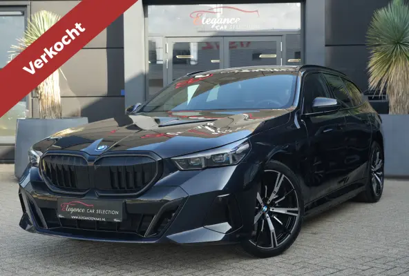 530e M Sport | 300PK | Pano | HarmanKardon | 360° | HUD | BMW 530e Touring M Sport 300 PK Plug-in Hybrid met 2.0 viercilinder, panoramadak, Head-Up Display, 360° camera, adaptieve cruise c