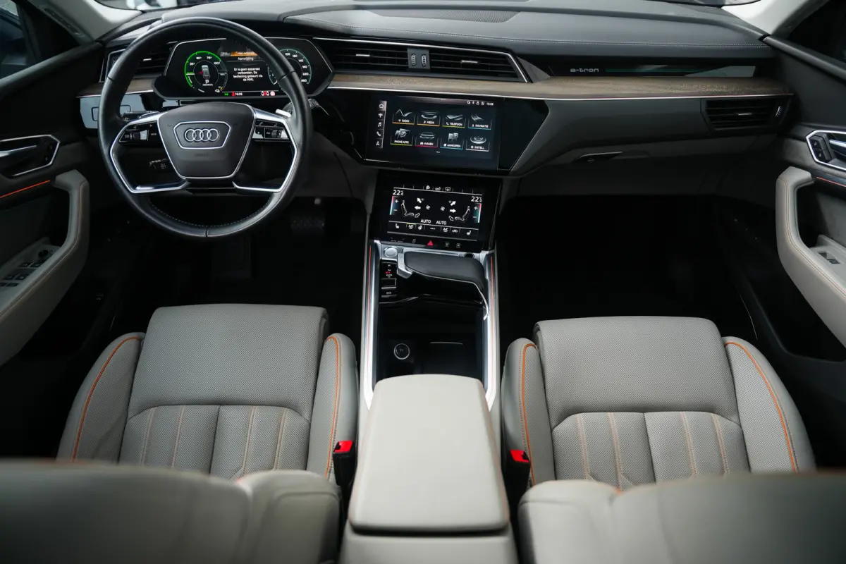 55 Quattro 408 pk Advanced 95 kWh Audi-Design / NL-Auto/ 89%SOH/ Soft-Close/ Pano-Dak/ Matrix-Led/ Lucht-Vering/ 360-Camera/ Adap.Cruise/ B&O-Sound /Marge-Auto 21'' LMV