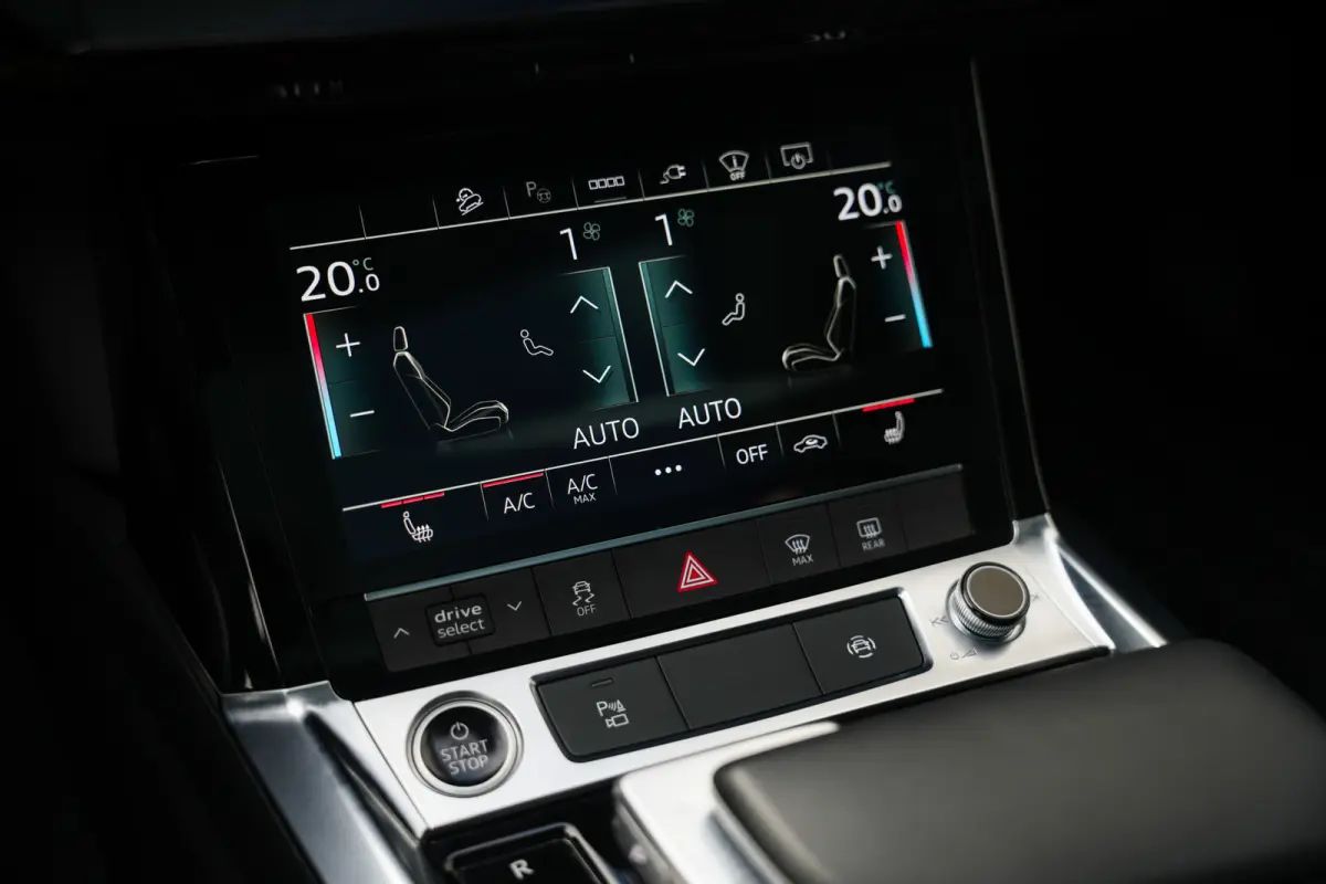 55 Quattro 408 pk Edition 95 kWh S-Line / Daytona-Grau/ Pano-Dak/ 89&SOH/ B&O 3D/ Matrix-LED/ Head-Up/ Lucht-Vering/ Stoelverw. V&A/ Stuurverw./
