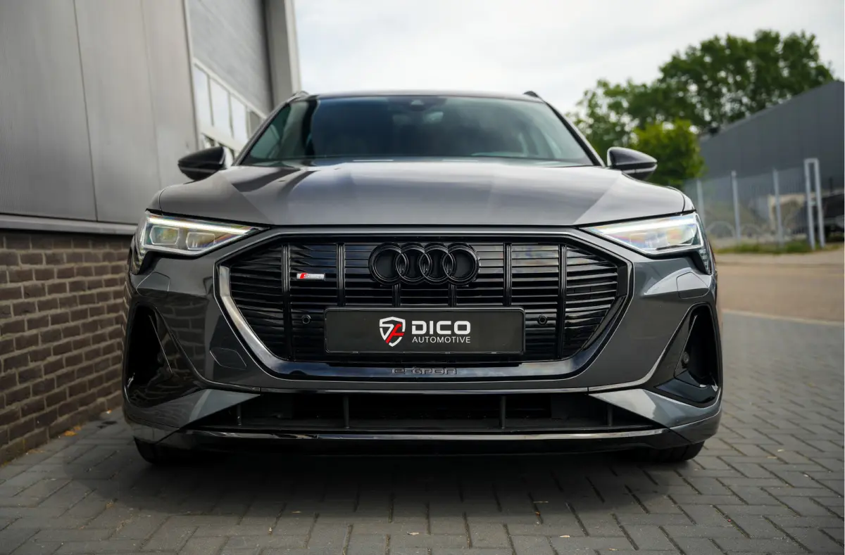 55 Quattro 408 pk Edition 95 kWh S-Line / Daytona-Grau/ Pano-Dak/ 89&SOH/ B&O 3D/ Matrix-LED/ Head-Up/ Lucht-Vering/ Stoelverw. V&A/ Stuurverw./