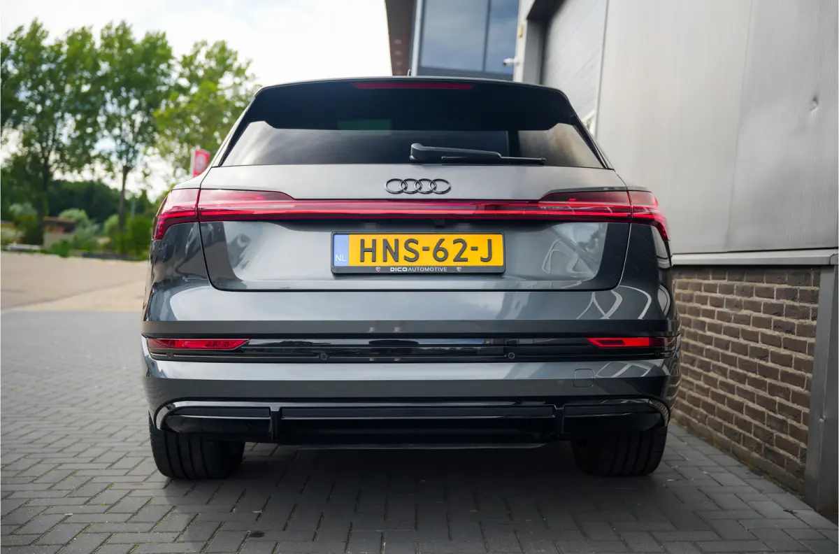 55 Quattro 408 pk Edition 95 kWh S-Line / Daytona-Grau/ Pano-Dak/ 89&SOH/ B&O 3D/ Matrix-LED/ Head-Up/ Lucht-Vering/ Stoelverw. V&A/ Stuurverw./