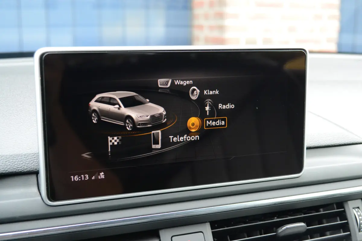 1.4 TFSI S-Tronic Sport Lease Edition | Stoelverwarming | Groot Scherm | Parkeersensoren | Getint glas | Navi