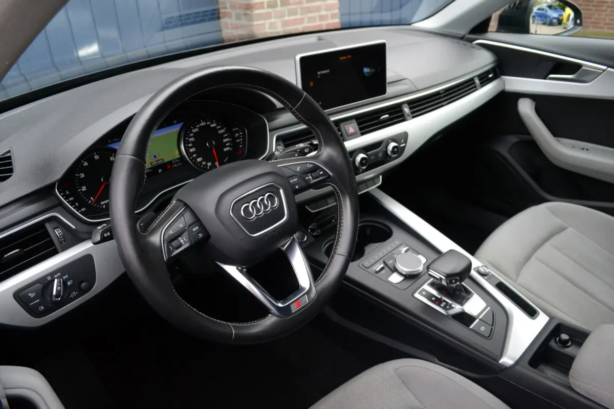 1.4 TFSI S-Tronic Sport Lease Edition | Stoelverwarming | Groot Scherm | Parkeersensoren | Getint glas | Navi