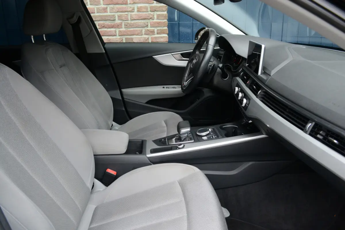 1.4 TFSI S-Tronic Sport Lease Edition | Stoelverwarming | Groot Scherm | Parkeersensoren | Getint glas | Navi