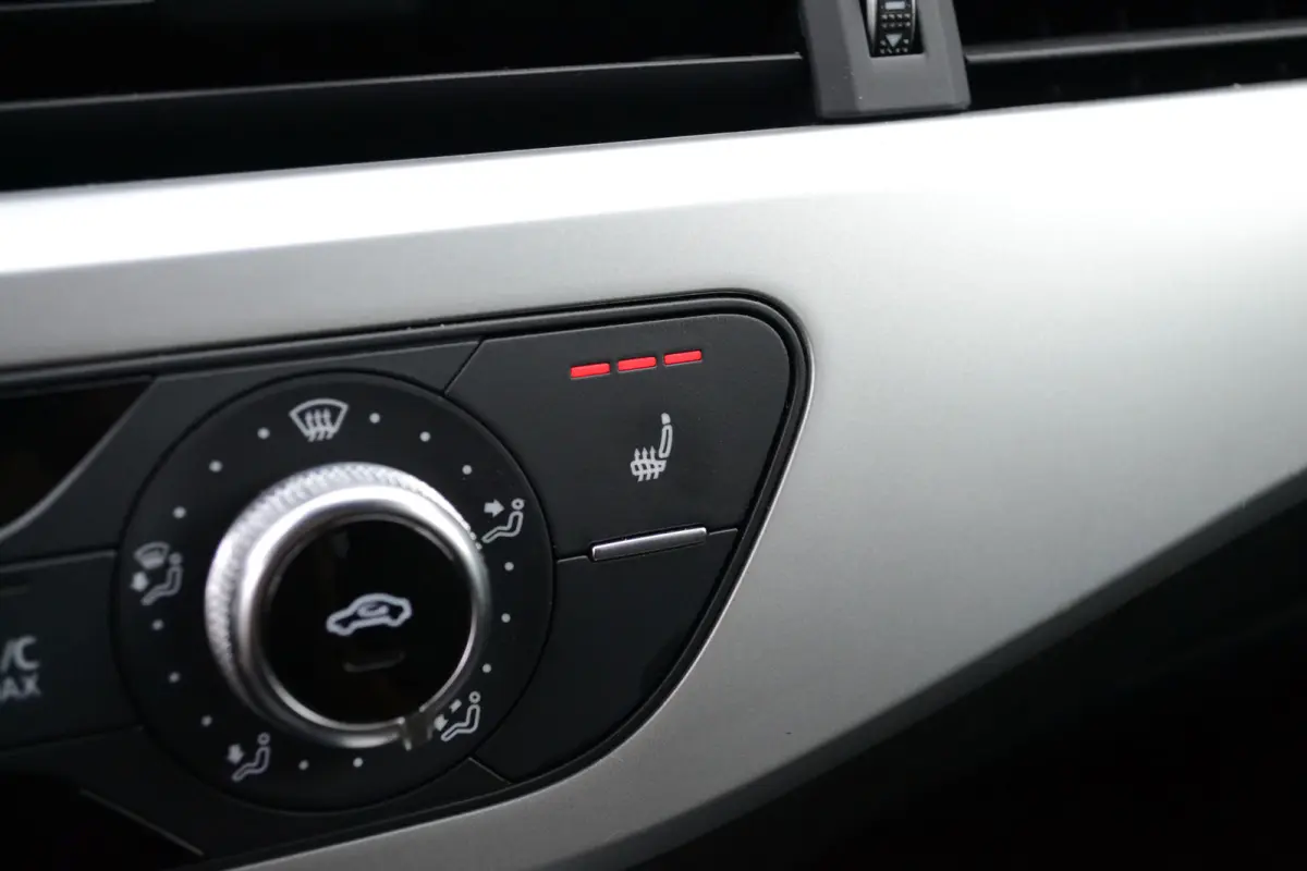 1.4 TFSI S-Tronic Sport Lease Edition | Stoelverwarming | Groot Scherm | Parkeersensoren | Getint glas | Navi