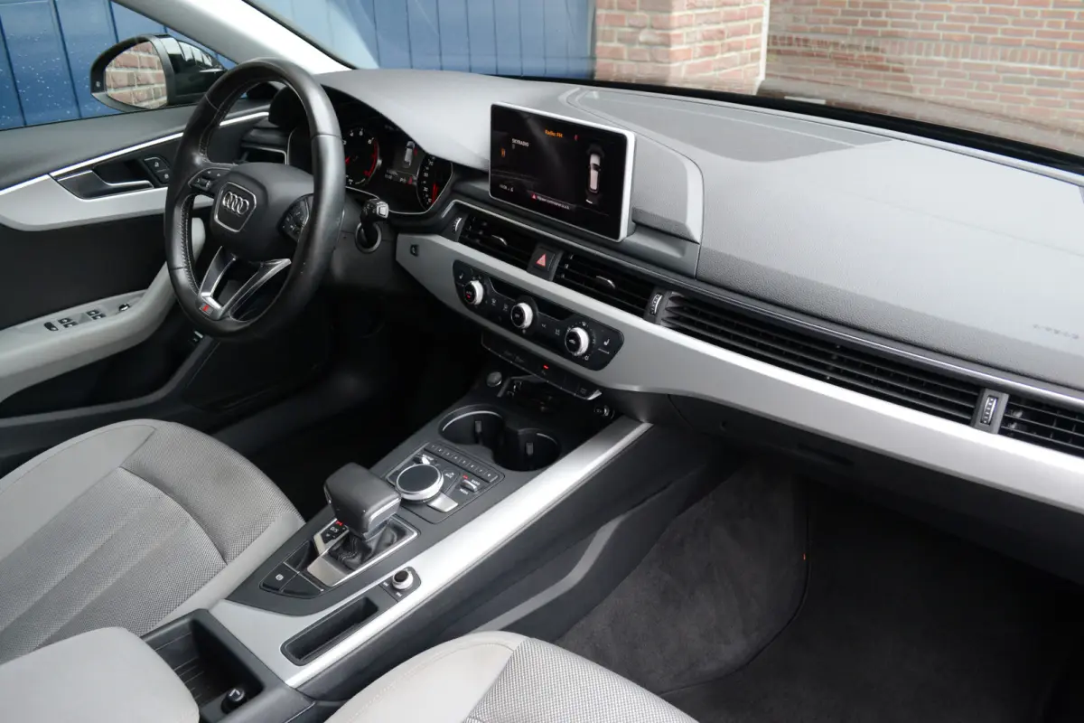 1.4 TFSI S-Tronic Sport Lease Edition | Stoelverwarming | Groot Scherm | Parkeersensoren | Getint glas | Navi