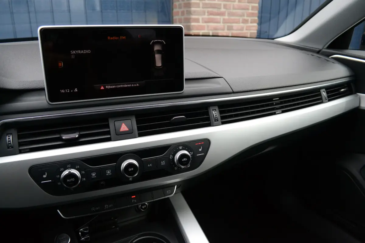 1.4 TFSI S-Tronic Sport Lease Edition | Stoelverwarming | Groot Scherm | Parkeersensoren | Getint glas | Navi