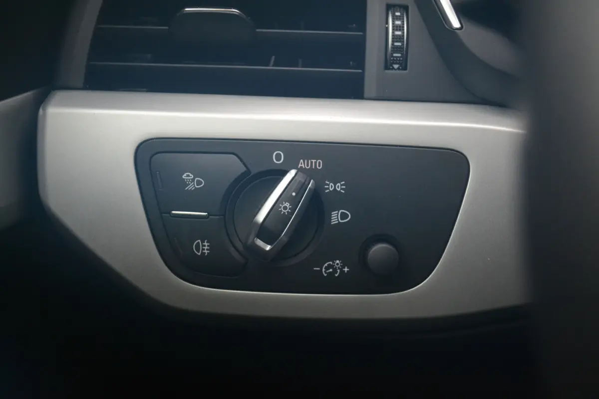 1.4 TFSI S-Tronic Sport Lease Edition | Stoelverwarming | Groot Scherm | Parkeersensoren | Getint glas | Navi