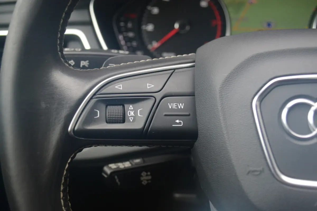 1.4 TFSI S-Tronic Sport Lease Edition | Stoelverwarming | Groot Scherm | Parkeersensoren | Getint glas | Navi