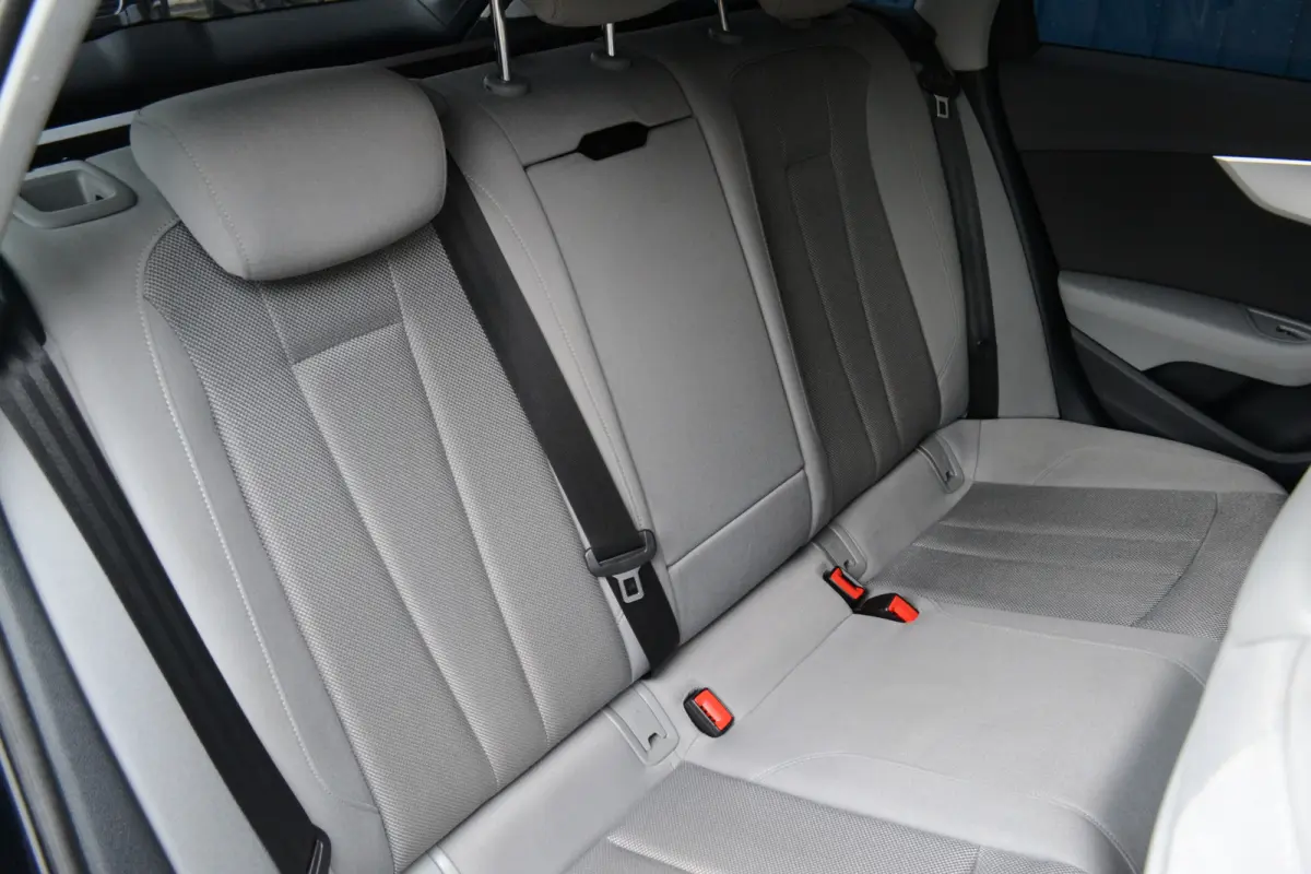 1.4 TFSI S-Tronic Sport Lease Edition | Stoelverwarming | Groot Scherm | Parkeersensoren | Getint glas | Navi
