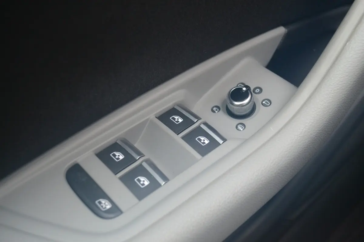 1.4 TFSI S-Tronic Sport Lease Edition | Stoelverwarming | Groot Scherm | Parkeersensoren | Getint glas | Navi