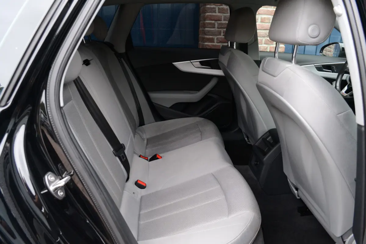 1.4 TFSI S-Tronic Sport Lease Edition | Stoelverwarming | Groot Scherm | Parkeersensoren | Getint glas | Navi