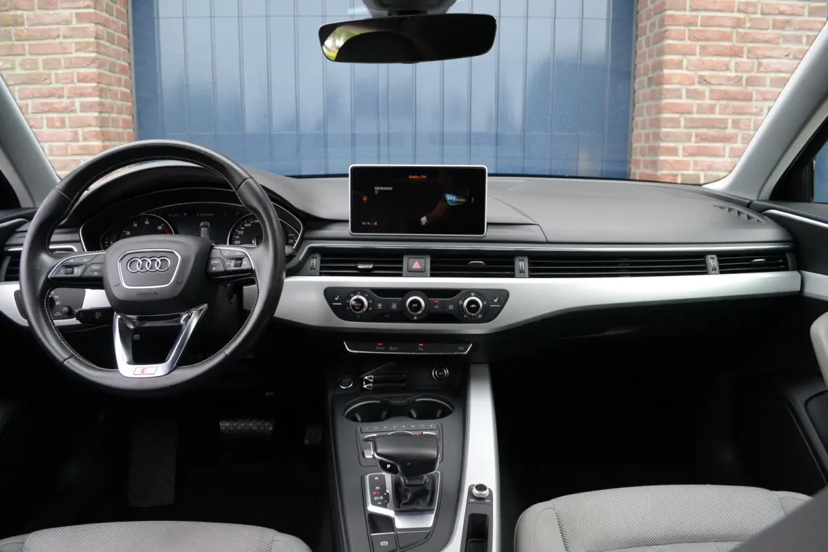 1.4 TFSI S-Tronic Sport Lease Edition | Stoelverwarming | Groot Scherm | Parkeersensoren | Getint glas | Navi