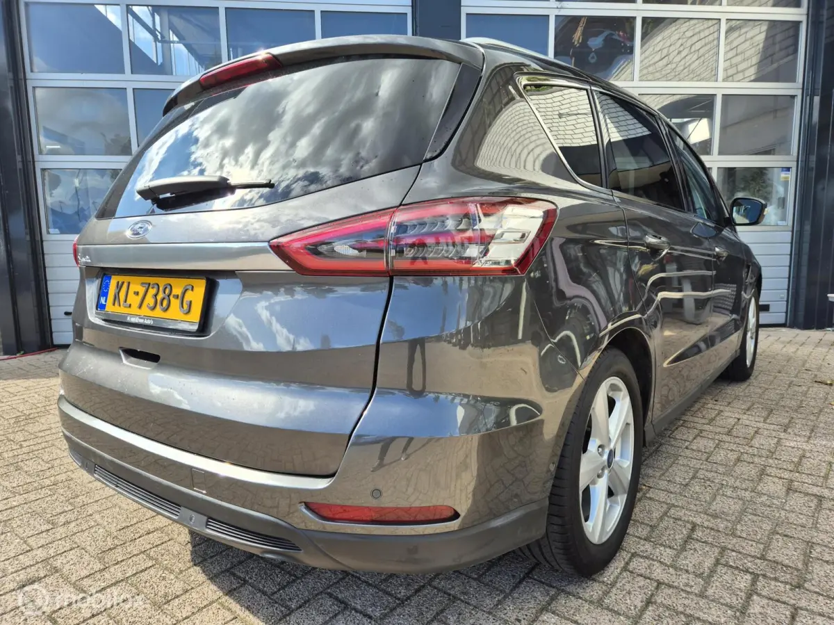 1.5 Titanium 7p. 1E EIGENAAR NAVI PDC 18" NAP
