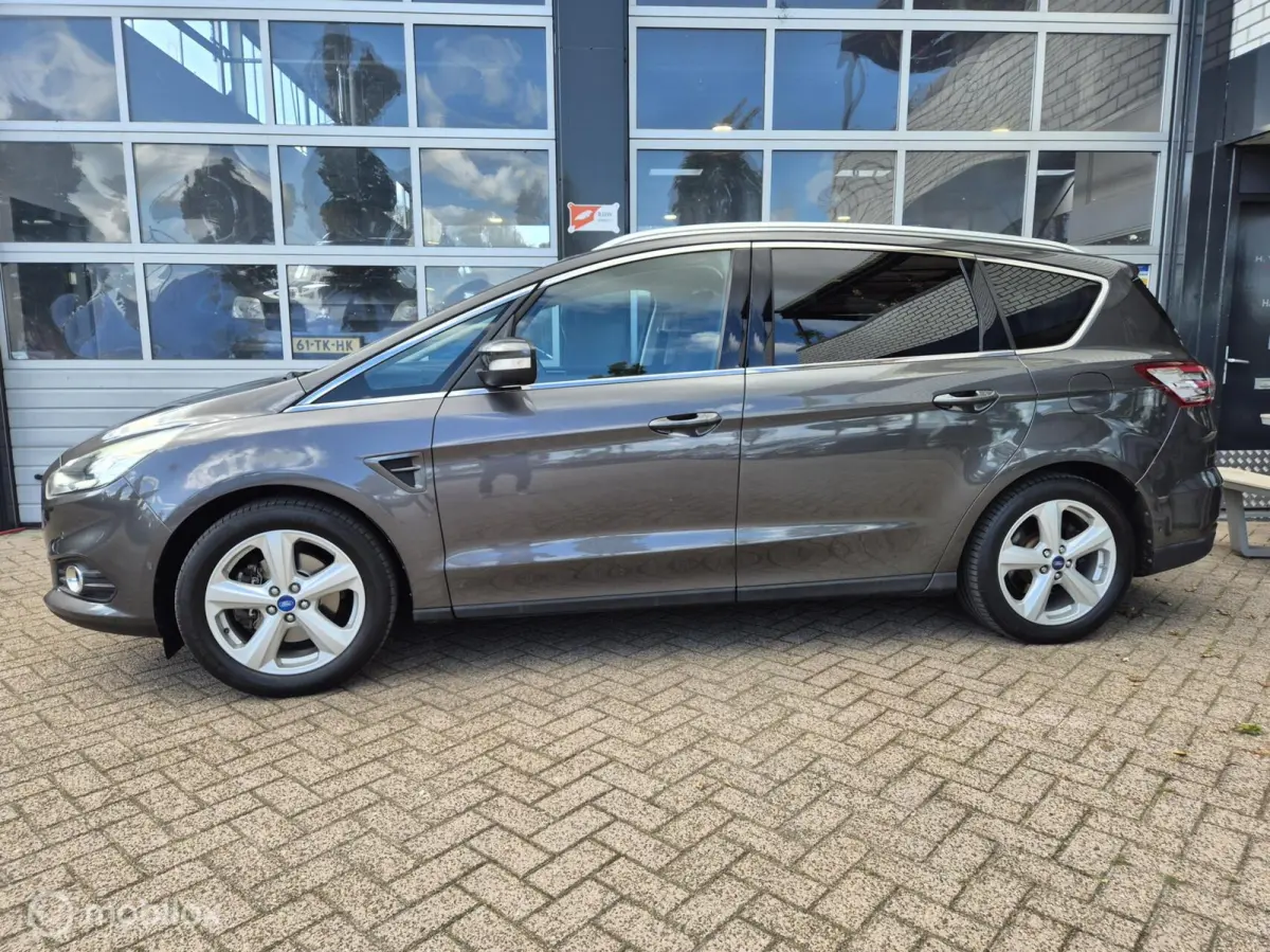 1.5 Titanium 7p. 1E EIGENAAR NAVI PDC 18" NAP