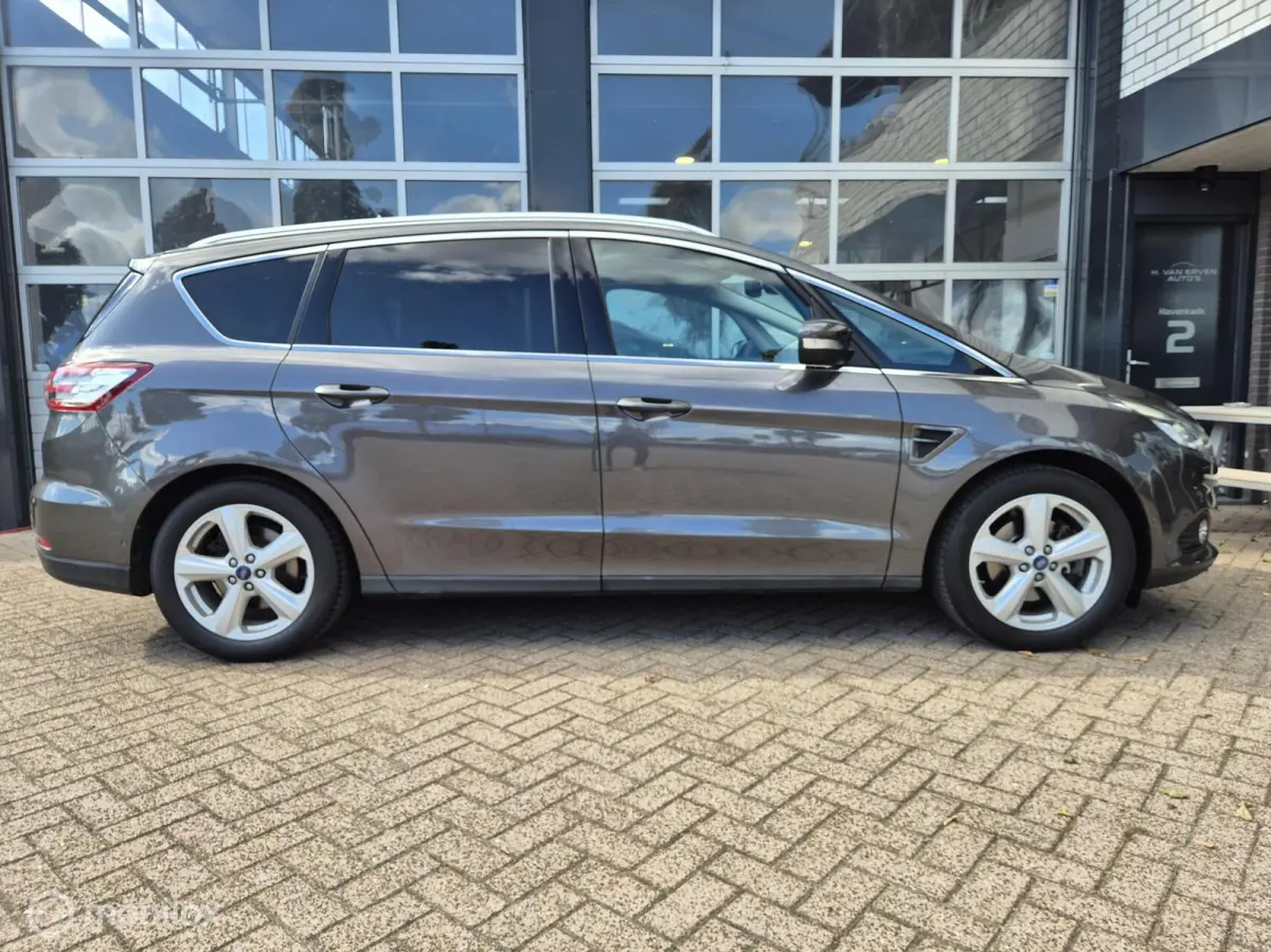 1.5 Titanium 7p. 1E EIGENAAR NAVI PDC 18" NAP