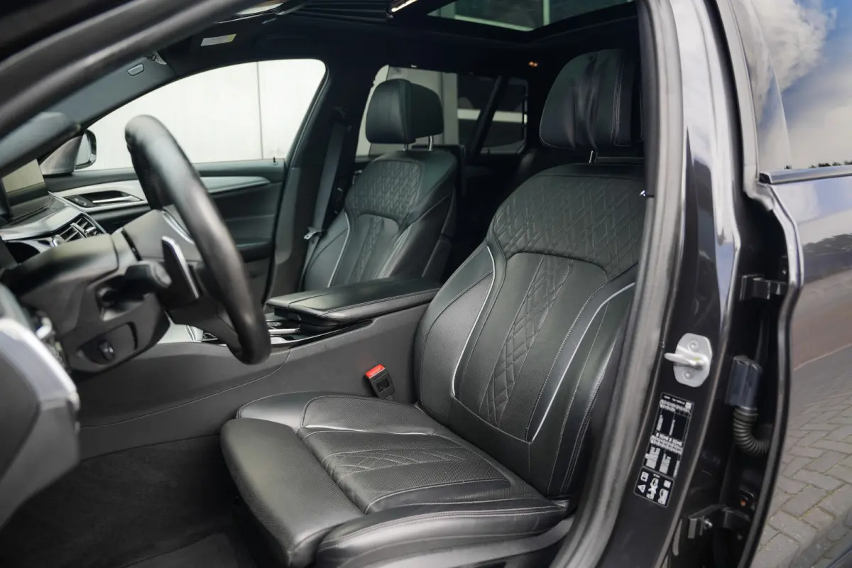 540i 340 pk xDrive High Executive M-Sportpakket / Pano-Dak/ Bowers&Wilkins/ Massage/ Head-Up/ Soft-Close/ Adap.Ond./ Nappa-Leder/ Adap.Cruise/ Stoel.Verw/ Stuur-Verw/ Trekhaak/ 20'' LMV