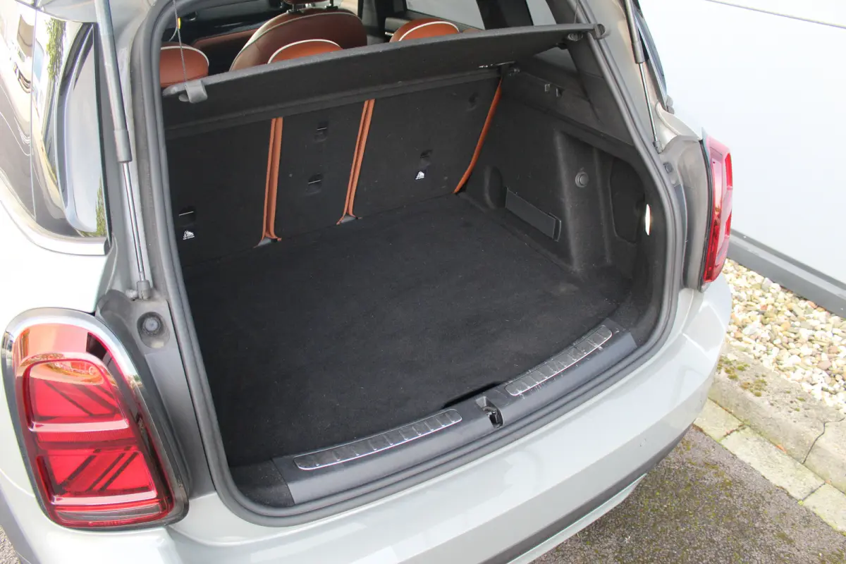 1.5 Cooper Chili | Cognac Leder! | Sportst. | Camera | KeyLess | HK-Audio | LED | Navi | Climate & Cruise C. | St.Verwarming | PDC V&A | 17"LMV | | Leder | Sportst. | Camera | KeyLess | HK-A