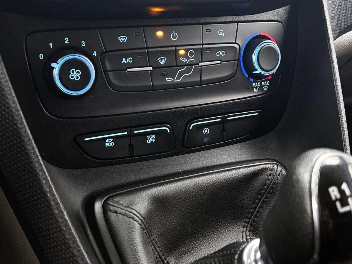 1.5 EcoBlue L2 Trend Navigatie Airco Camera Bluetooth Carplay 3Zits Trekaak Parkeersensoren