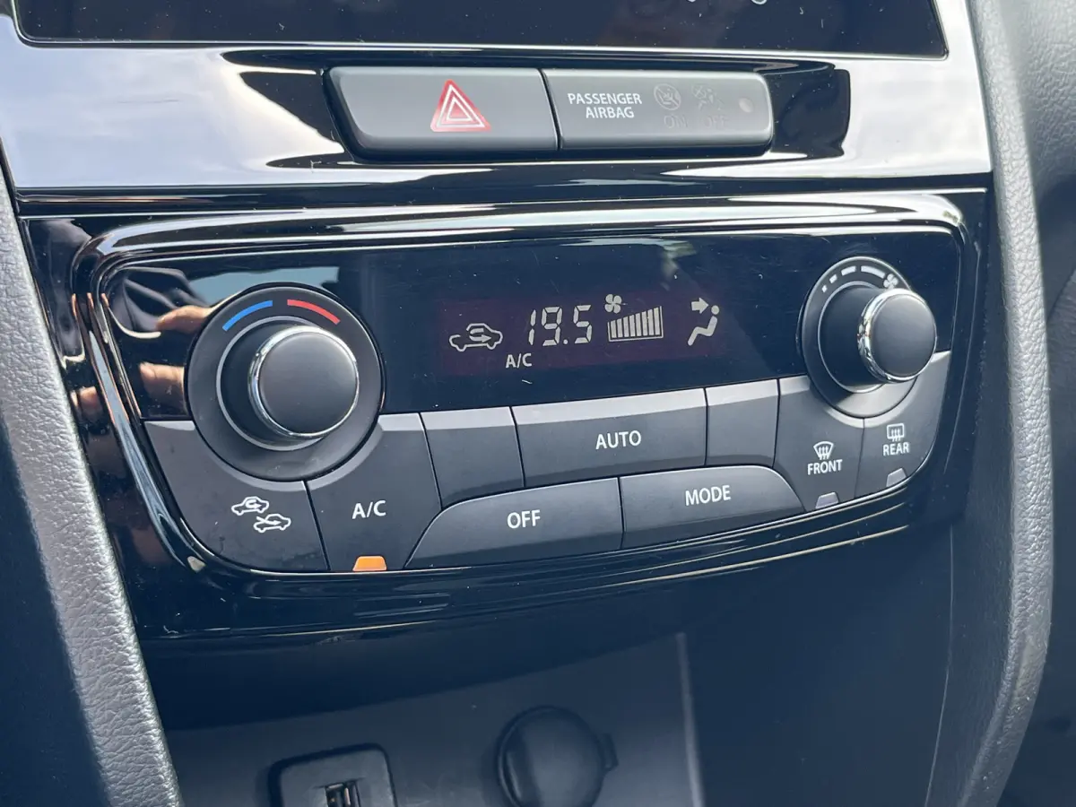 1.4 Boosterjet Smart Hybrid Style Automaat | €2.000,- voordeel | Meerdere kleuren leverbaar | Pano | Adapt. Cruise | Camera | Dodehoek | Rijstrook | Stoelverwarming | etc. etc.
