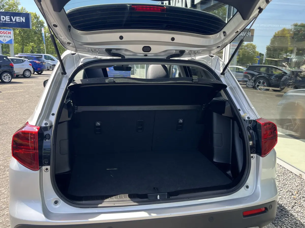 1.4 Boosterjet Smart Hybrid Style Automaat | €2.000,- voordeel | Meerdere kleuren leverbaar | Pano | Adapt. Cruise | Camera | Dodehoek | Rijstrook | Stoelverwarming | etc. etc.