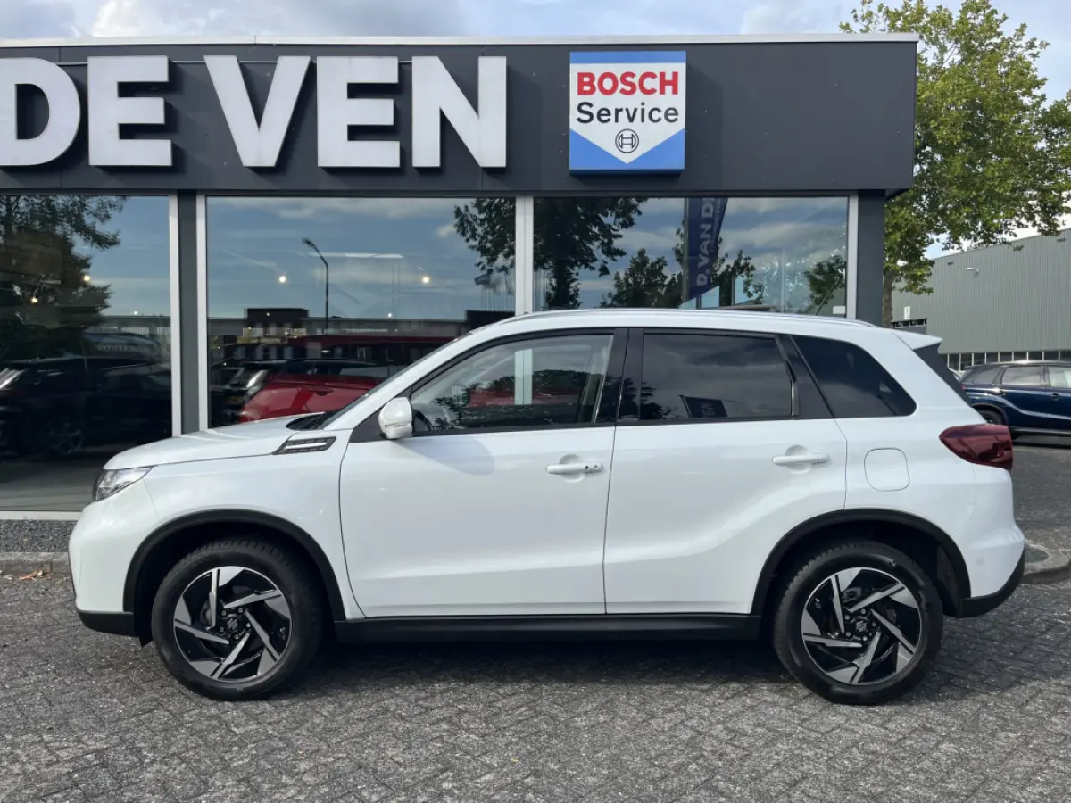 1.4 Boosterjet Smart Hybrid Style Automaat | €2.000,- voordeel | Meerdere kleuren leverbaar | Pano | Adapt. Cruise | Camera | Dodehoek | Rijstrook | Stoelverwarming | etc. etc.