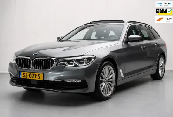 520i High Executive Luxury Line NL-auto [ Adaptive Cruise Panoramadak Harman/Kardon El. Trekhaak 360 Camera ]