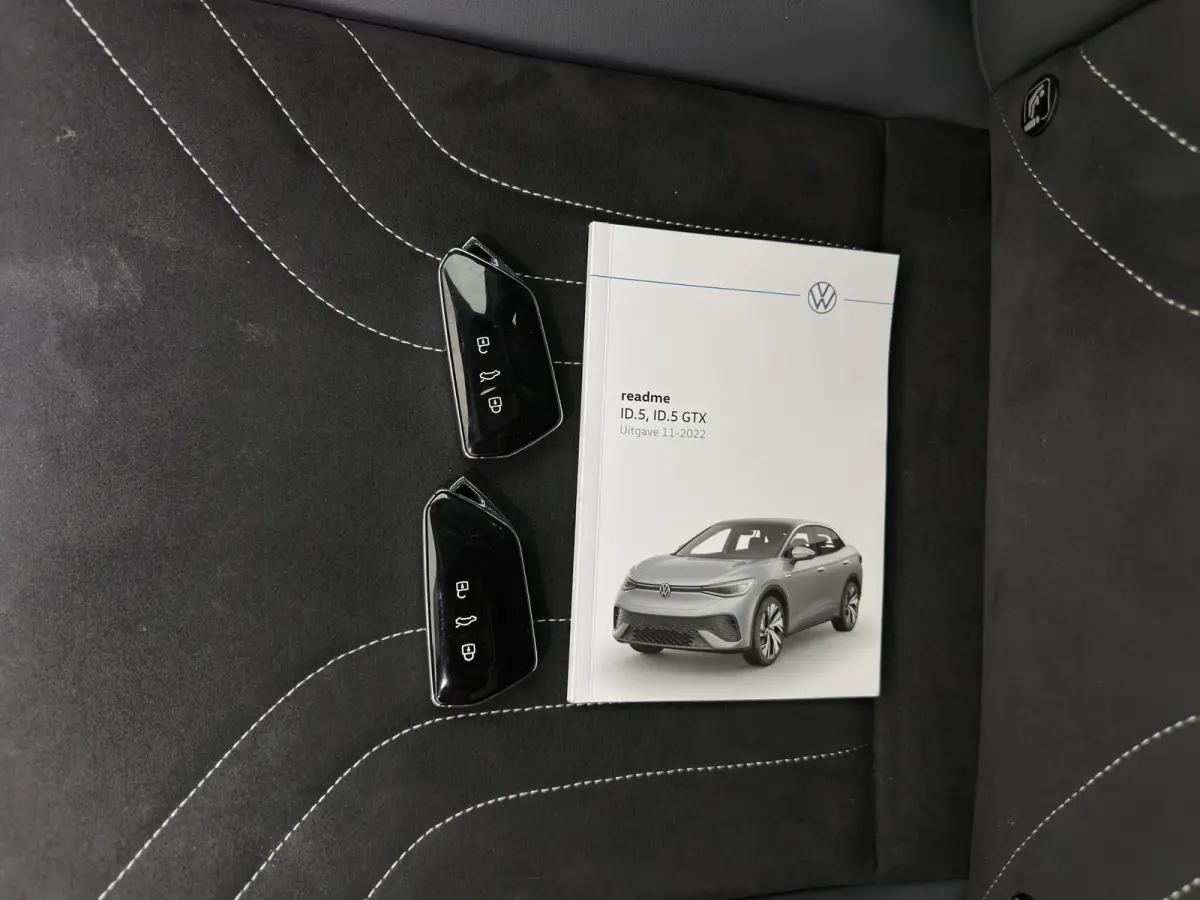 ID.5 Pro Business 77 kWh [3-Fase-11kW] {SoH-93%} (INCL-BTW) *HEATPUMP | LEATHER-ALCANTARA | FULL-LED | ADAPTIVE-CRUISE |  DIGI-COCKPIT | HEATED-COMFORTSEATS | KEYLESS | DAB+ | AMBIENTLIGHT |