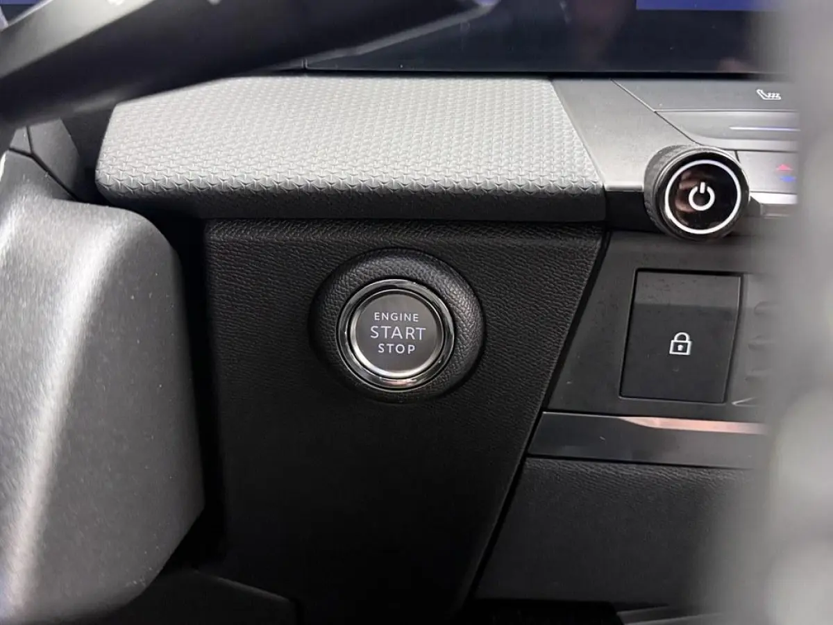 1.6 Turbo Plug In Hybrid GSe 225pk Hud/Alcantara/ 360.Camera/Agr/Keyless/Led.Matrix/Winterpakket ZGAN