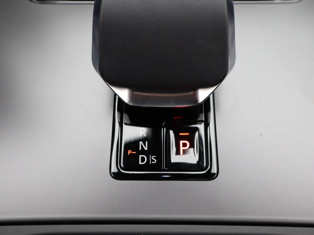 1.5 P270e PHEV Business Landmark Edition | Panoramadak | 20'' velgen | Elek. trekhaak | Cold Climate & Driver Pack |