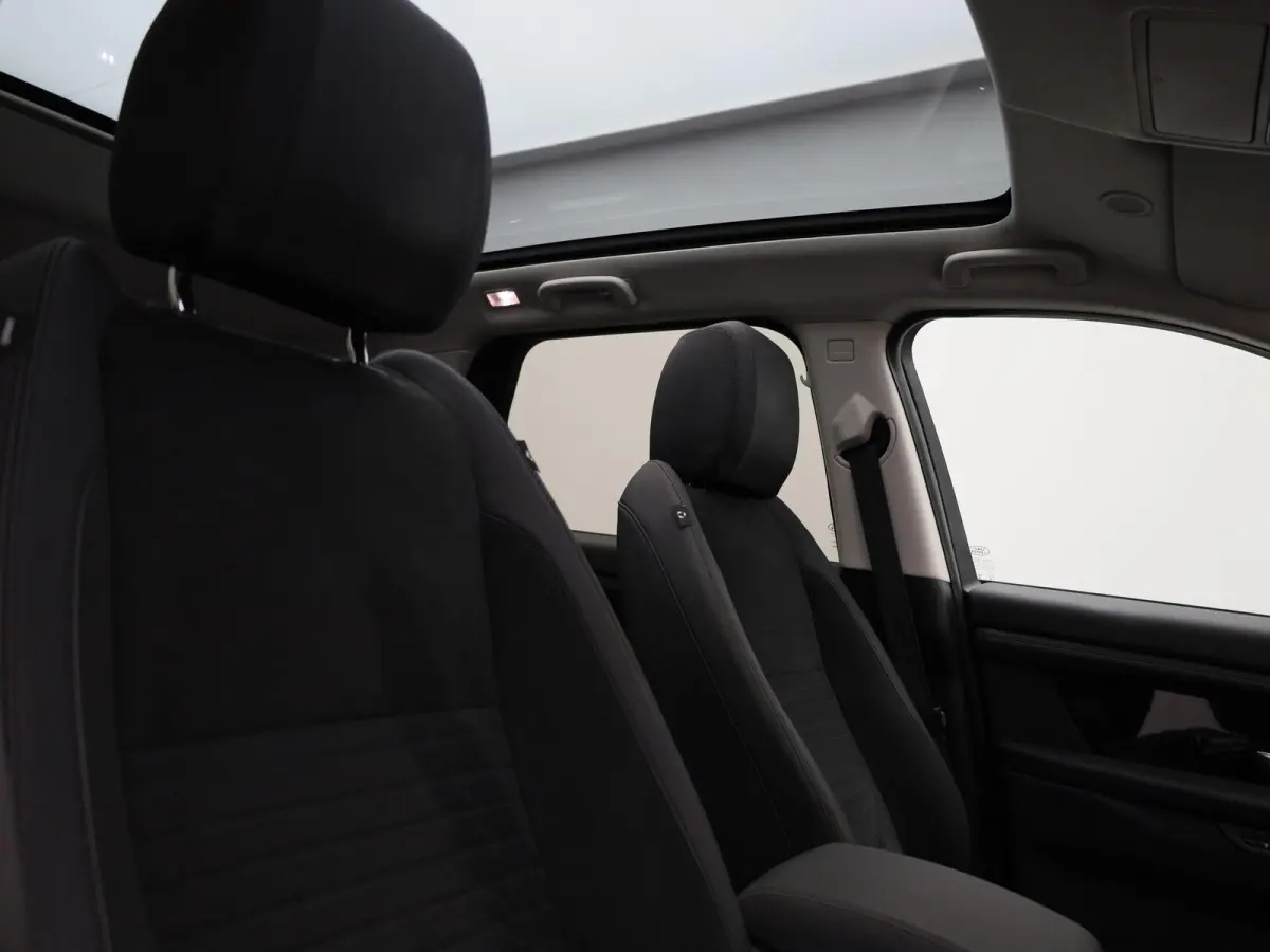 P300e 1.5 SE | Panoramadak | Achteruitrijcamera | Apple Carplay/Android auto | Elektrische achterklep |  Stuur- en stoelverwarming |
