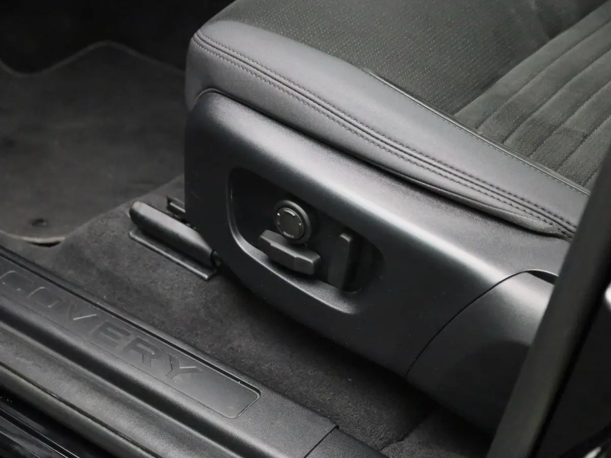 P300e 1.5 SE | Panoramadak | Achteruitrijcamera | Apple Carplay/Android auto | Elektrische achterklep |  Stuur- en stoelverwarming |