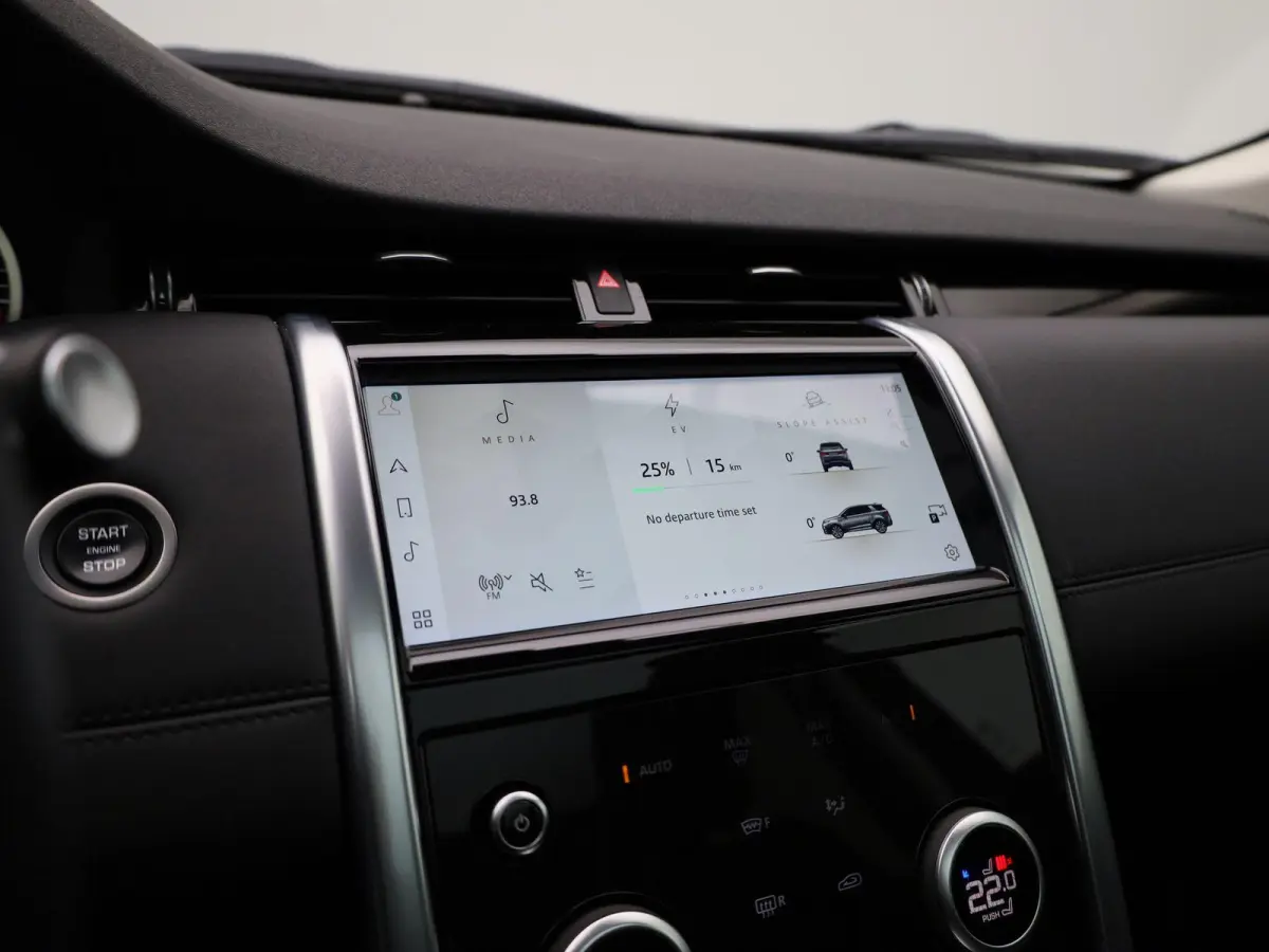P300e 1.5 SE | Panoramadak | Achteruitrijcamera | Apple Carplay/Android auto | Elektrische achterklep |  Stuur- en stoelverwarming |