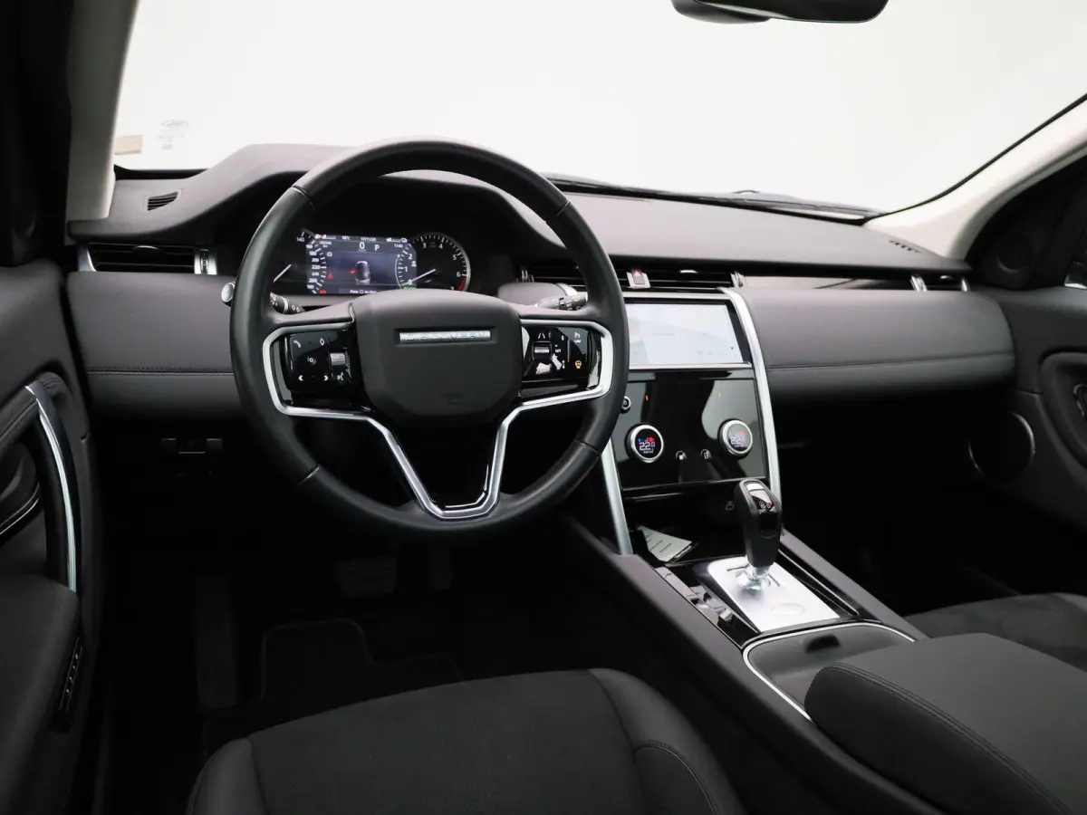 P300e 1.5 SE | Panoramadak | Achteruitrijcamera | Apple Carplay/Android auto | Elektrische achterklep |  Stuur- en stoelverwarming |