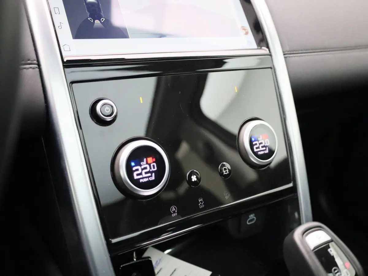 P300e 1.5 SE | Panoramadak | Achteruitrijcamera | Apple Carplay/Android auto | Elektrische achterklep |  Stuur- en stoelverwarming |