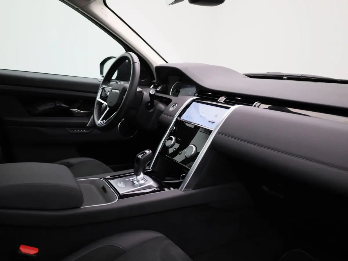 P300e 1.5 SE | Panoramadak | Achteruitrijcamera | Apple Carplay/Android auto | Elektrische achterklep |  Stuur- en stoelverwarming |