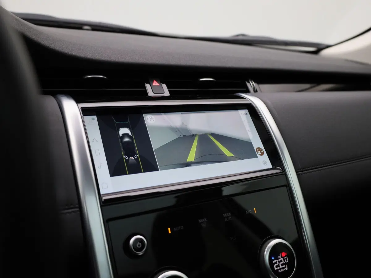 P300e 1.5 SE | Panoramadak | Achteruitrijcamera | Apple Carplay/Android auto | Elektrische achterklep |  Stuur- en stoelverwarming |