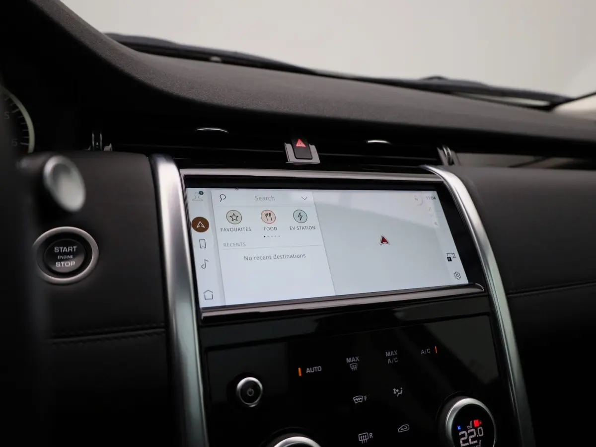 P300e 1.5 SE | Panoramadak | Achteruitrijcamera | Apple Carplay/Android auto | Elektrische achterklep |  Stuur- en stoelverwarming |