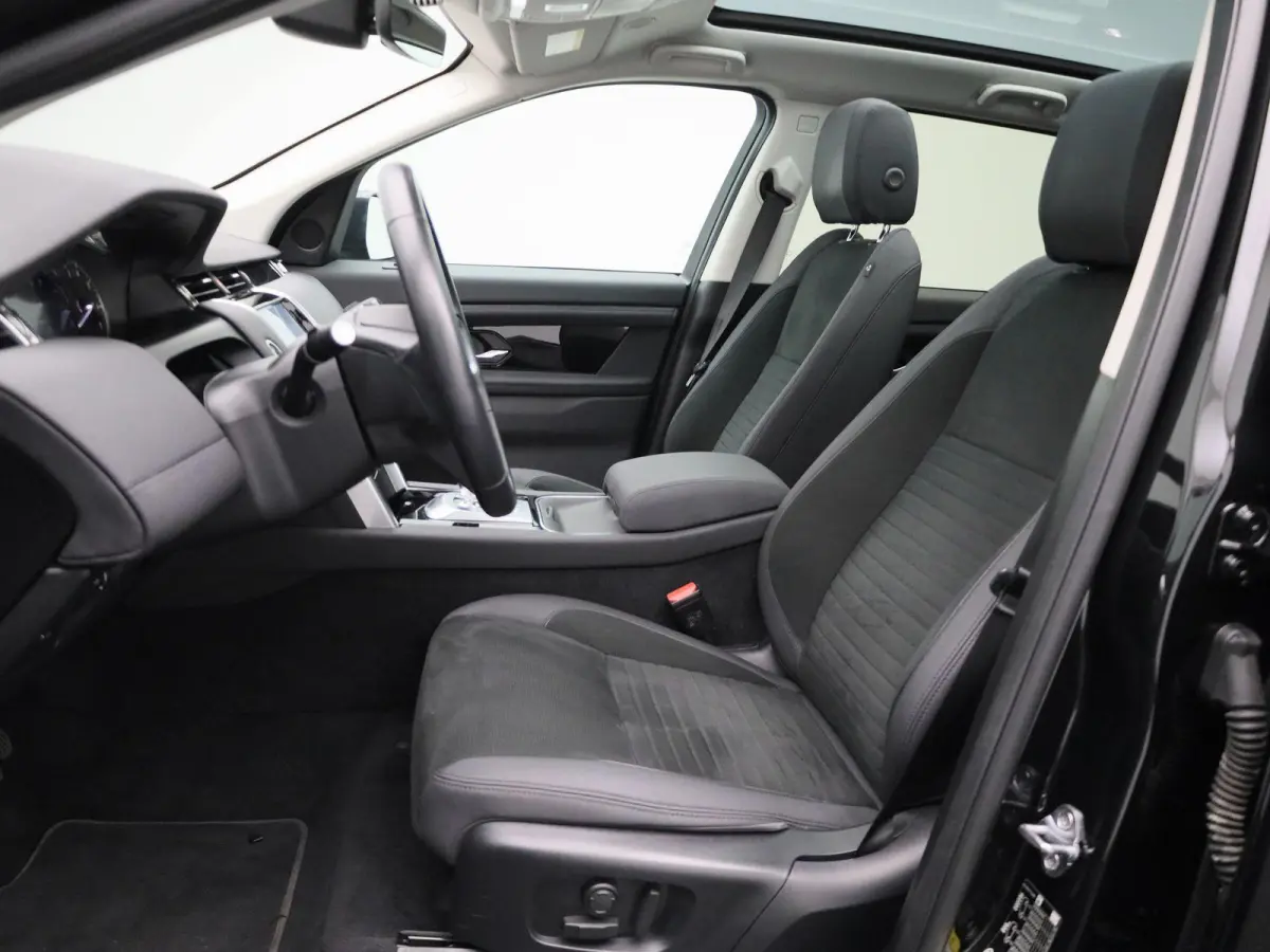 P300e 1.5 SE | Panoramadak | Achteruitrijcamera | Apple Carplay/Android auto | Elektrische achterklep |  Stuur- en stoelverwarming |