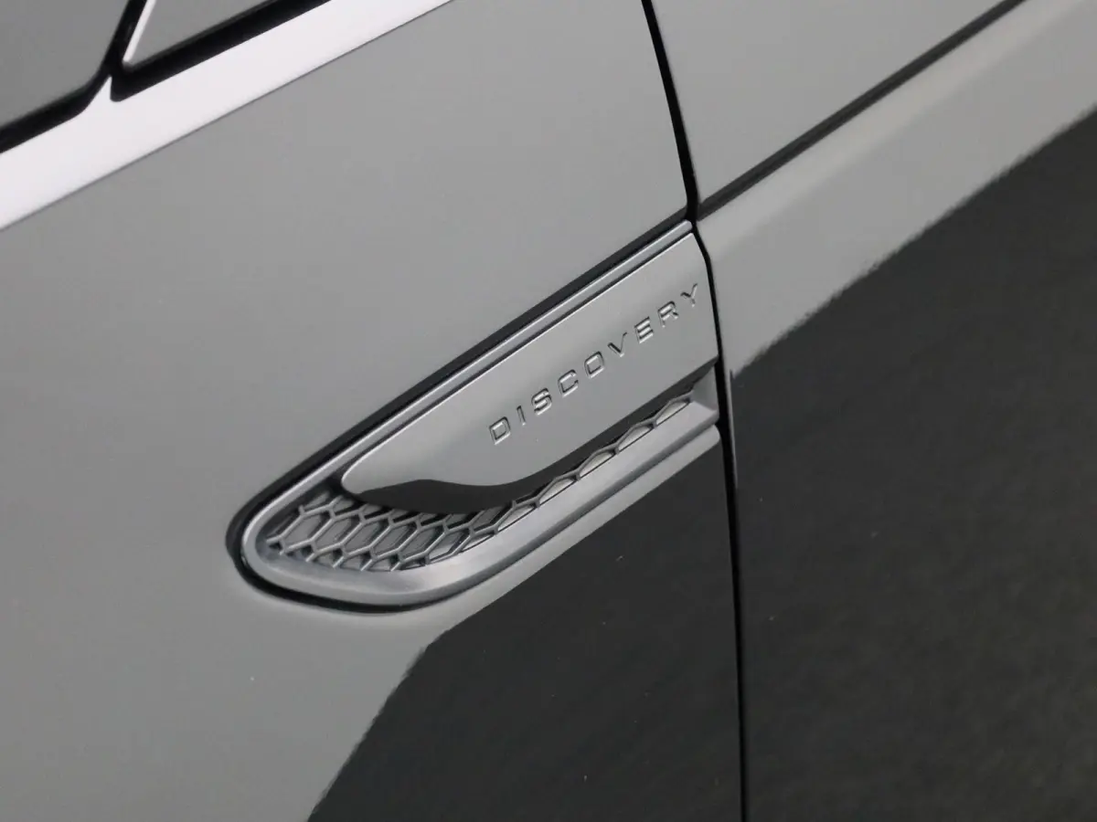 P300e 1.5 SE | Panoramadak | Achteruitrijcamera | Apple Carplay/Android auto | Elektrische achterklep |  Stuur- en stoelverwarming |