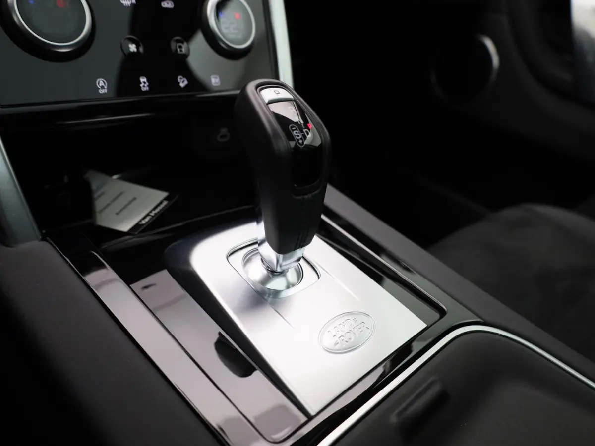 P300e 1.5 SE | Panoramadak | Achteruitrijcamera | Apple Carplay/Android auto | Elektrische achterklep |  Stuur- en stoelverwarming |