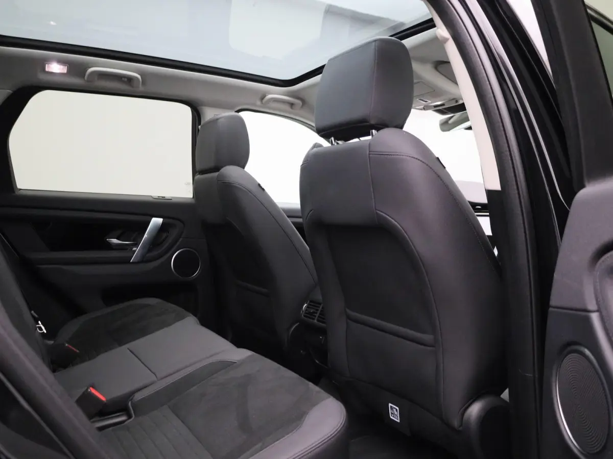 P300e 1.5 SE | Panoramadak | Achteruitrijcamera | Apple Carplay/Android auto | Elektrische achterklep |  Stuur- en stoelverwarming |