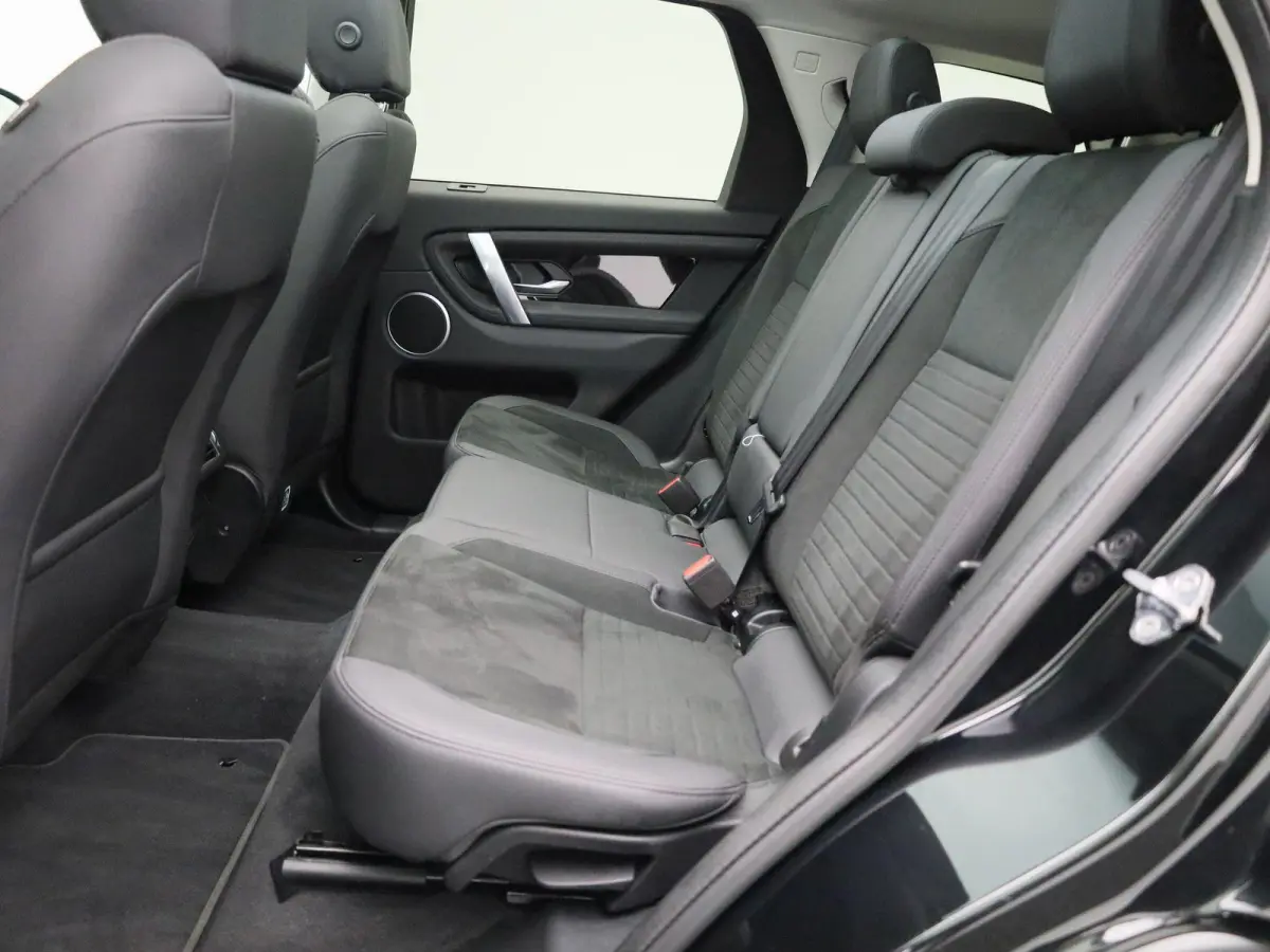 P300e 1.5 SE | Panoramadak | Achteruitrijcamera | Apple Carplay/Android auto | Elektrische achterklep |  Stuur- en stoelverwarming |