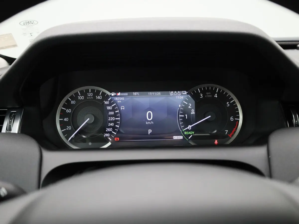 P300e 1.5 SE | Panoramadak | Achteruitrijcamera | Apple Carplay/Android auto | Elektrische achterklep |  Stuur- en stoelverwarming |